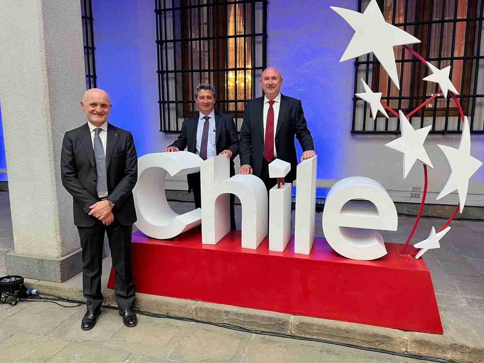Giulio Bonazzi panelist at the VI International InvestChile Forum